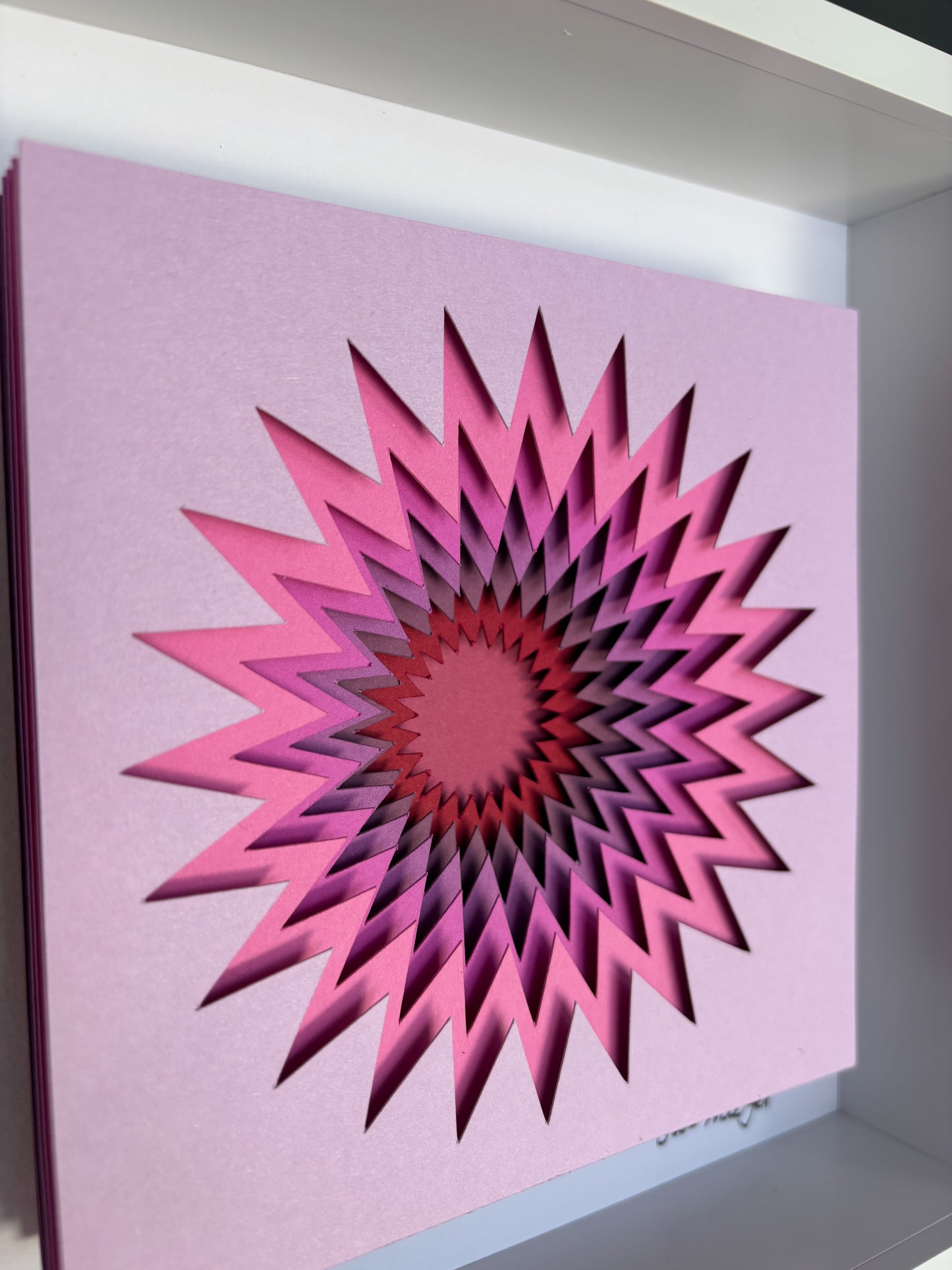 The Pink zigzag - Layered paper sculpture