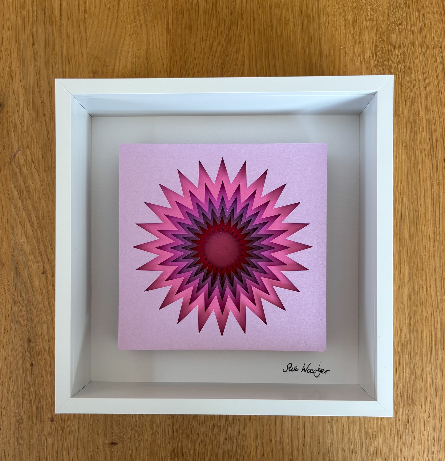 The Pink zigzag - Layered paper sculpture