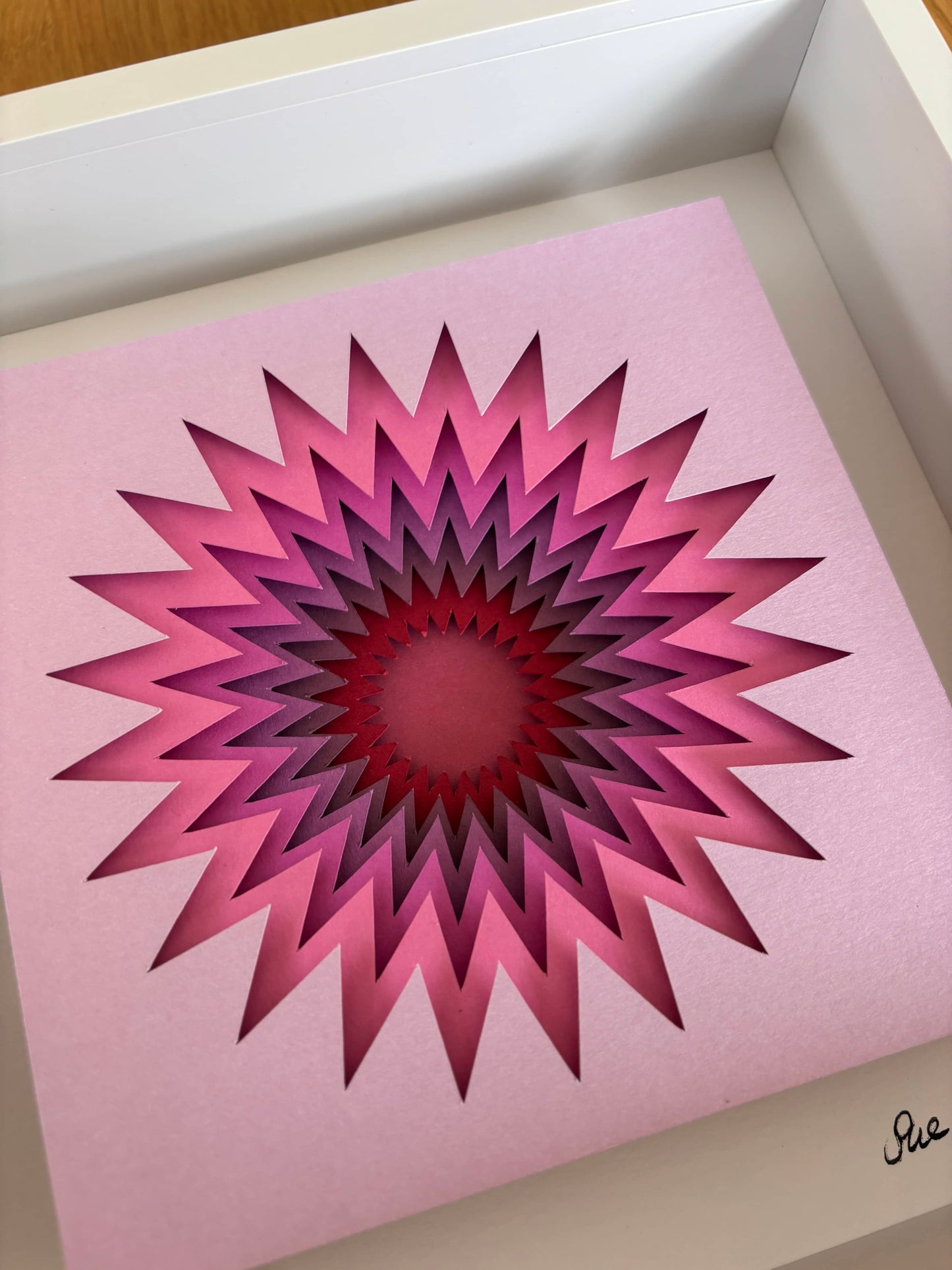 The Pink zigzag - Layered paper sculpture