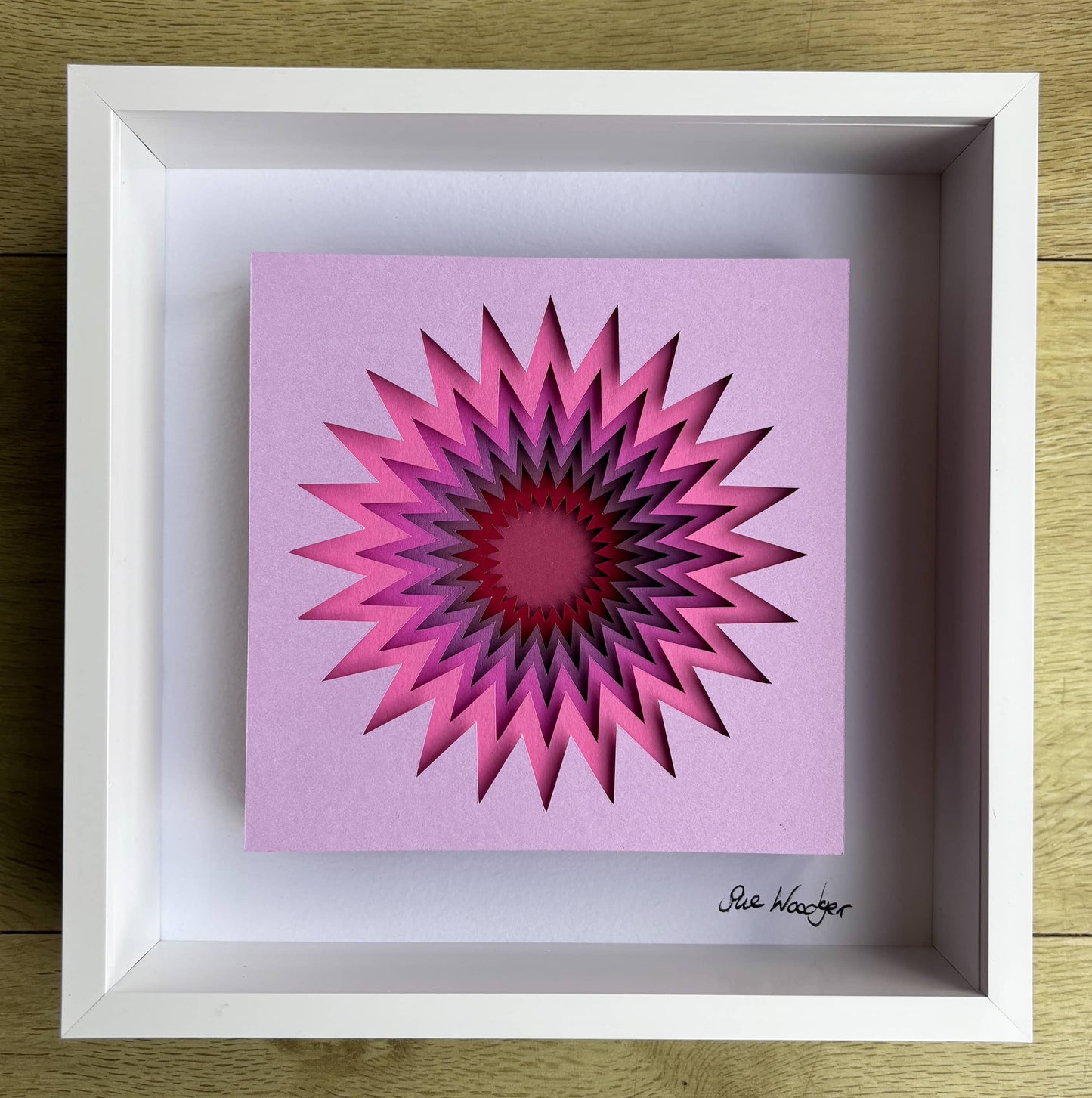 The Pink zigzag - Layered paper sculpture
