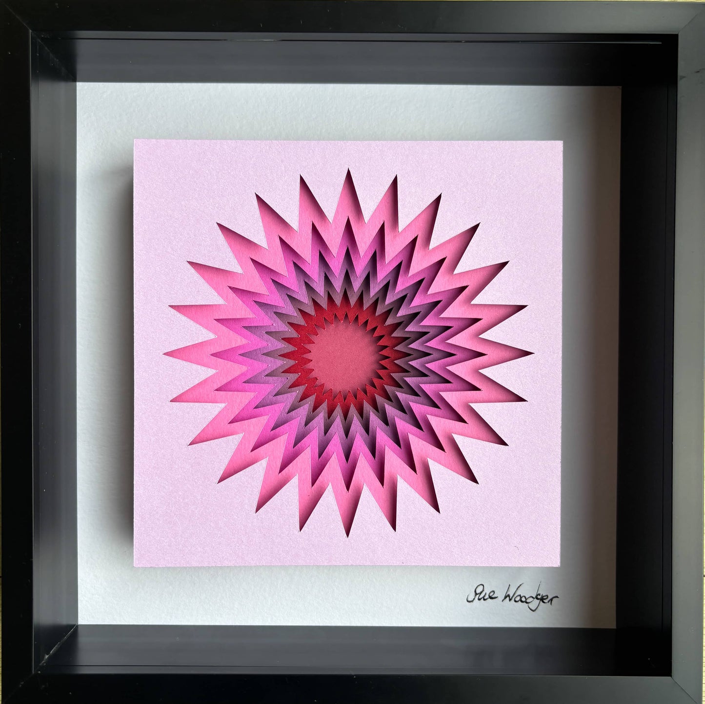 The Pink zigzag - Layered paper sculpture