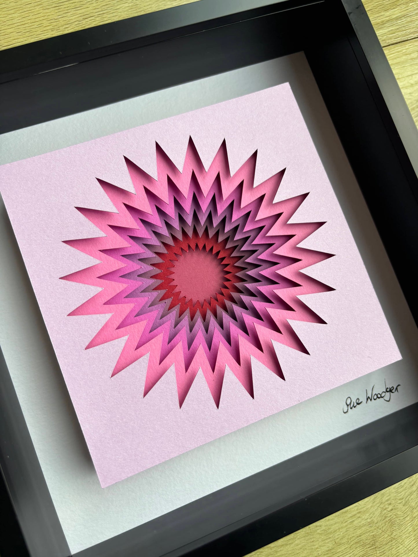 The Pink zigzag - Layered paper sculpture